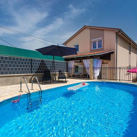 Apartment With A Private Swimming Pool, Garden & Bbq Gostinjac Kültér fotó