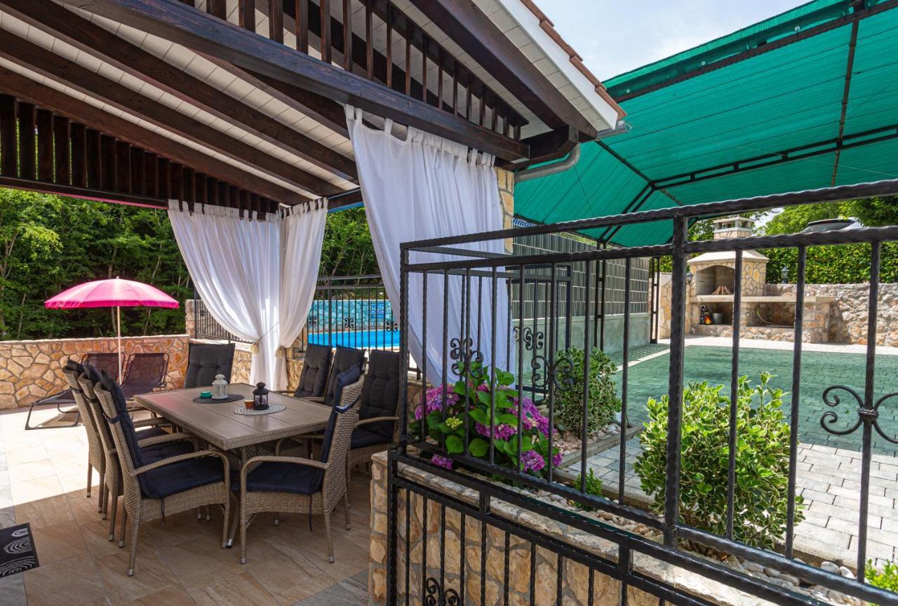 Apartment With A Private Swimming Pool, Garden & Bbq Gostinjac Kültér fotó