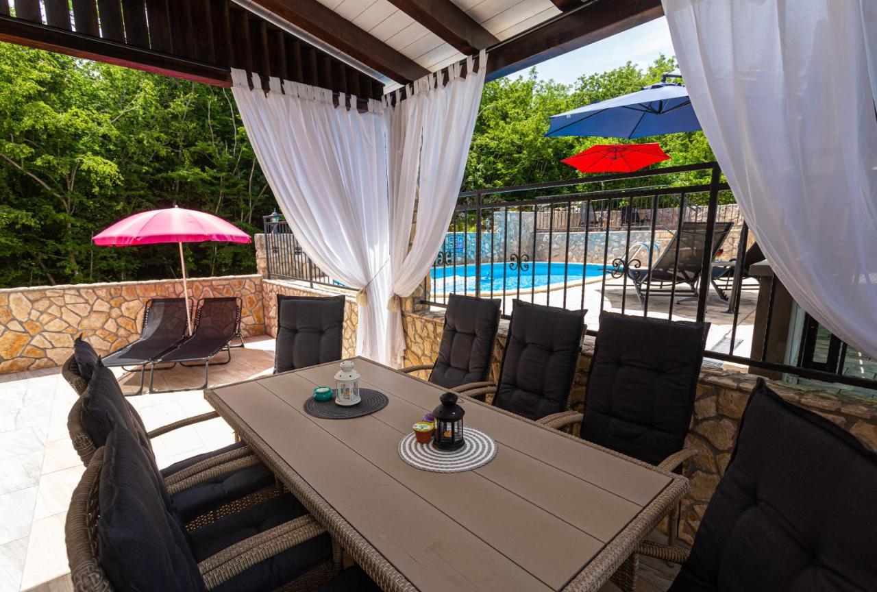 Apartment With A Private Swimming Pool, Garden & Bbq Gostinjac Kültér fotó