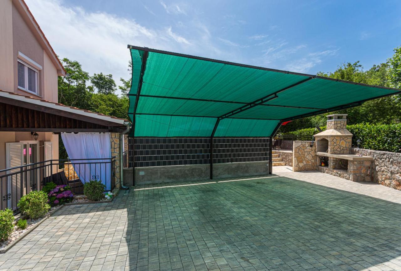 Apartment With A Private Swimming Pool, Garden & Bbq Gostinjac Kültér fotó